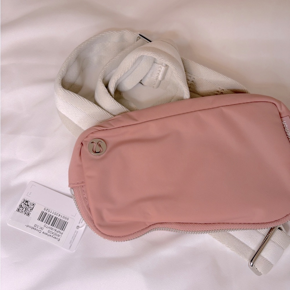 Lululemon Everywhere Belt Bag 1L ColourPink Mist/Silver/White Opal
